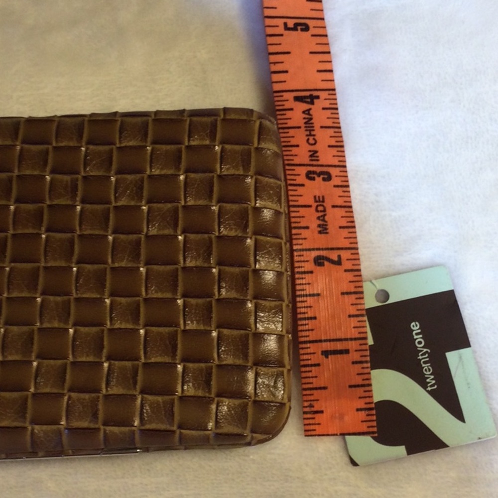 21 Brown Weaved pattern Wallet - Picture 4 of 12